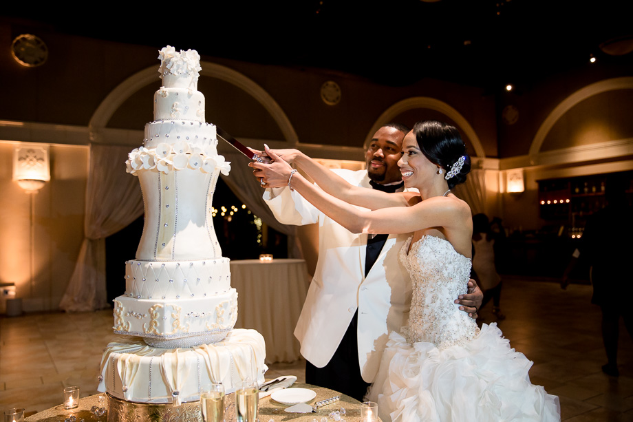 ruffle wedding cake matches with the ruffle wedding dress