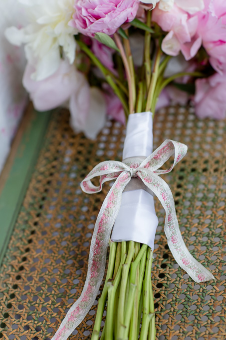 bridal bouquet bow with sentimental meaning