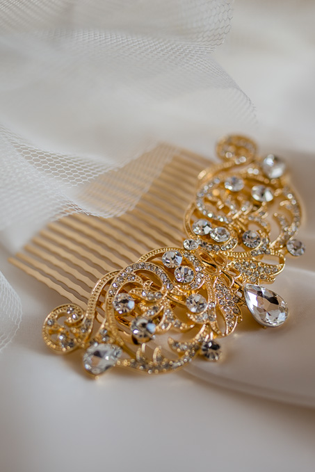 sparkly gold wedding hair piece - Deer Park Villa Wedding
