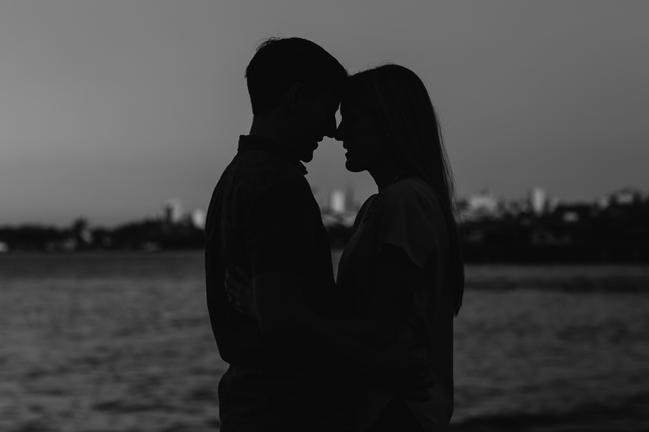 silhouette engagement photo in front of SF skyline