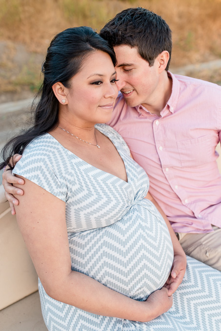maternity picture on a bench