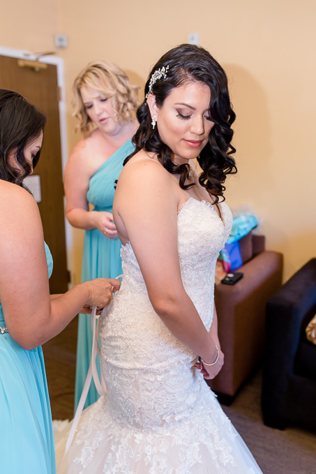 lacing up the dress