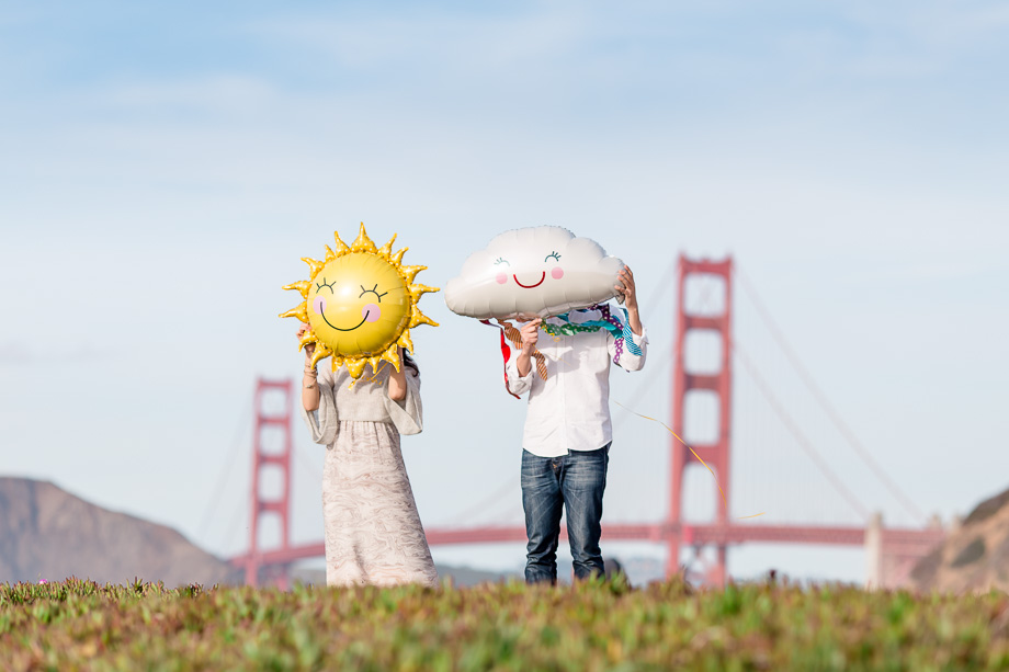 adorable and colorful ballons for a golden gate bridge engagement photo - fun photo ideas