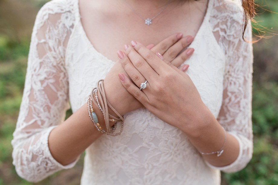 pretty accessories that add some fun to the engagement photos