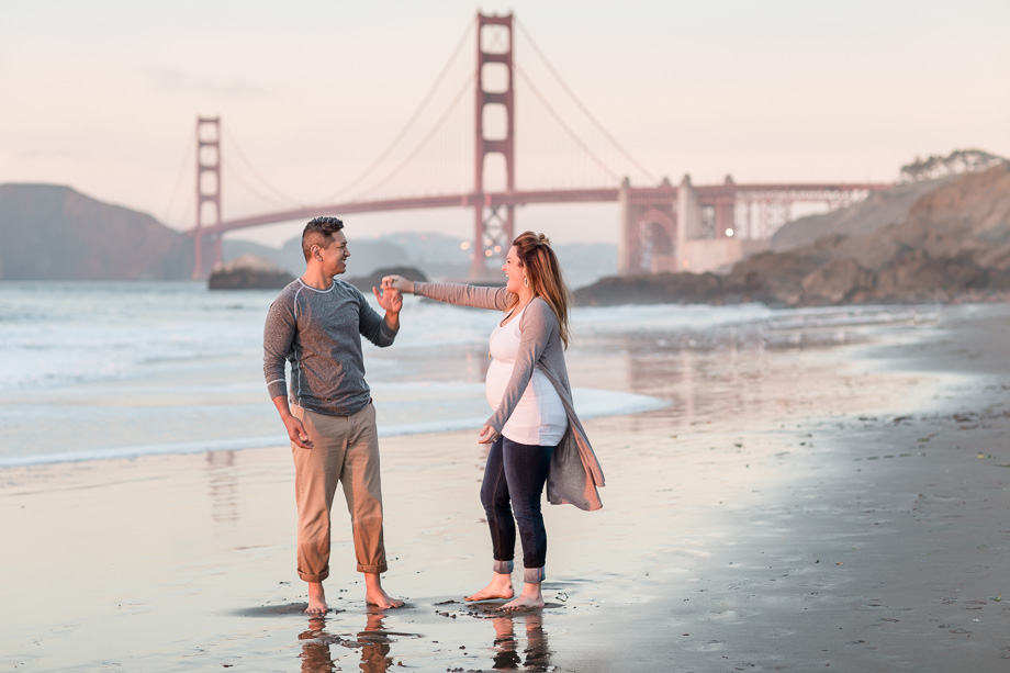 lifestyle candid maternity photos in front of golden gate bridge