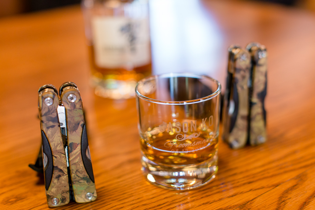 groomsmen gift ideas personalized whiskey glasses and knives