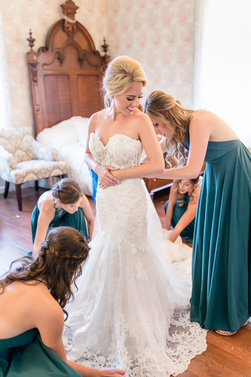 bride getting into her dress at the elliston vineyards bridal room