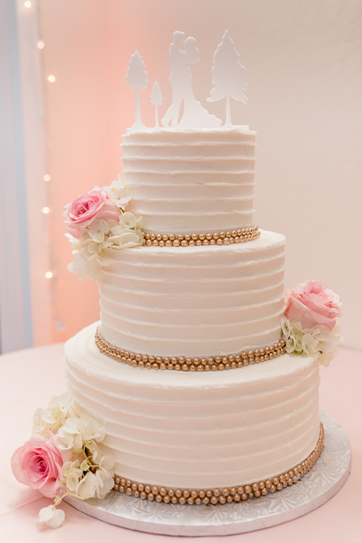 simple but elegant wedding cake