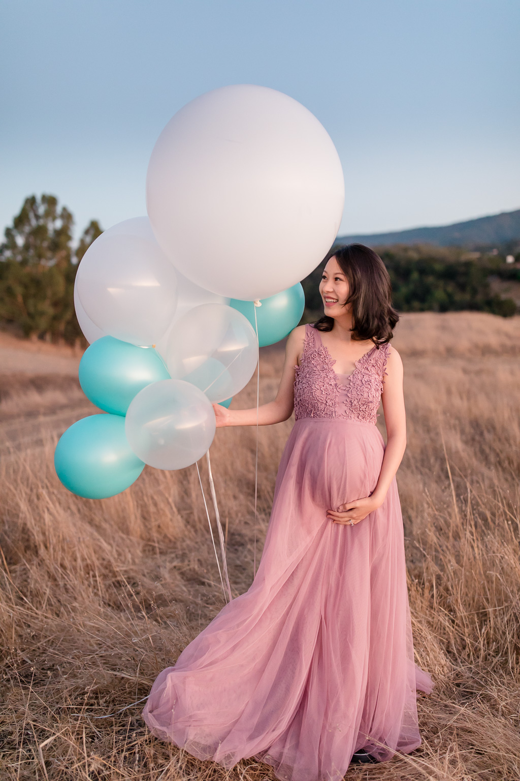 maternity photo with balloons - baby announcement