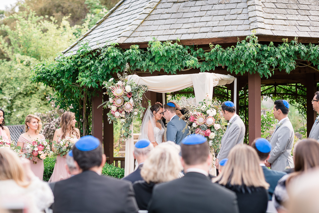 A modern Jewish wedding ceremony