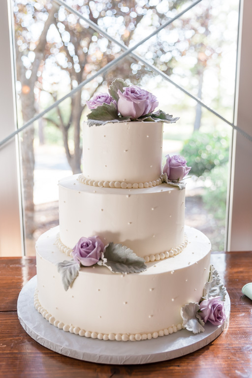 classic and timeless wedding cake