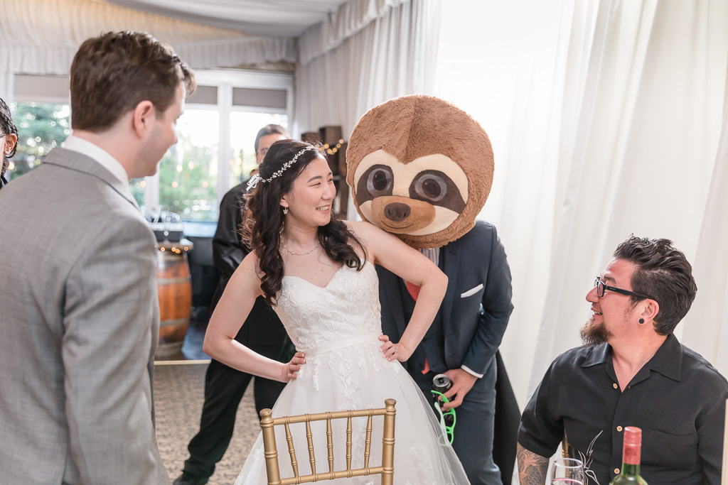 funny wedding guest photo-bombing the bride