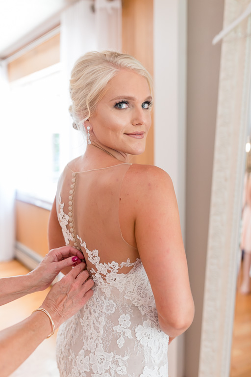 stunning bride getting ready at the Rock Creek Gardens