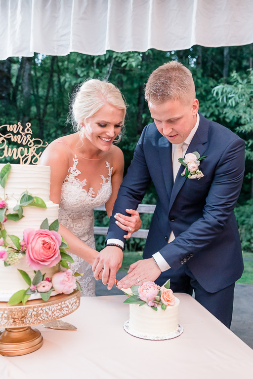 newlyweds cutting the cake
