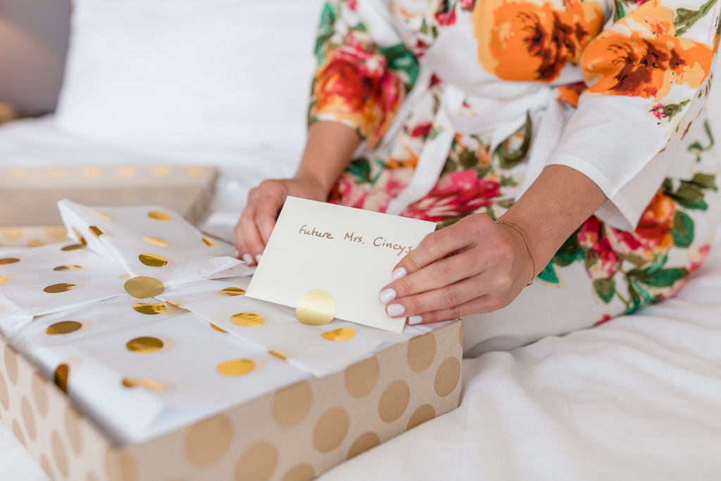 groom's sweet notes to the bride on the day-of