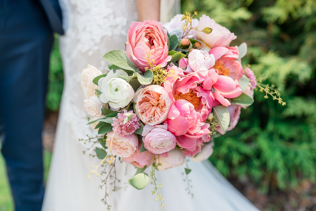 colorful and elegant bridal bouquet