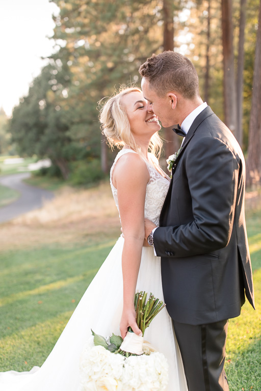 a sweet kiss after the Golf Club ceremony