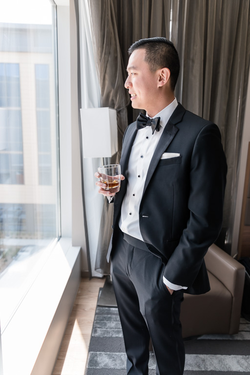 groom getting ready at a hotel near SFO
