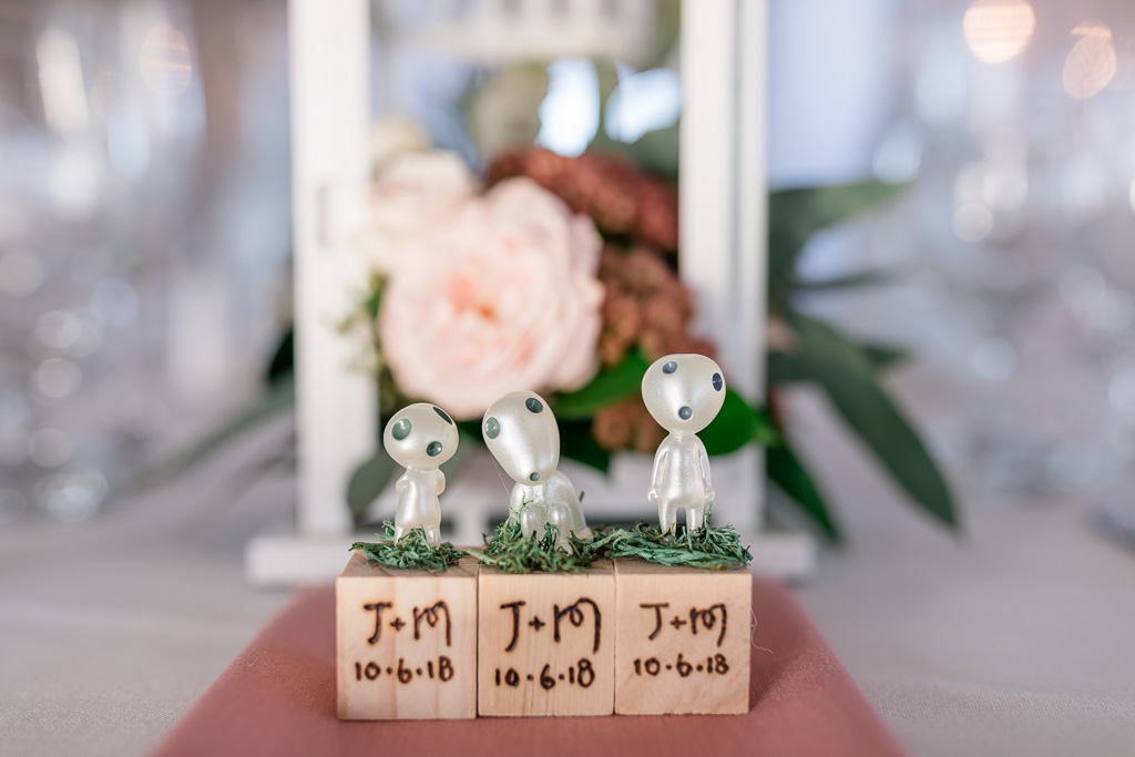 cute customized alien head wedding favors