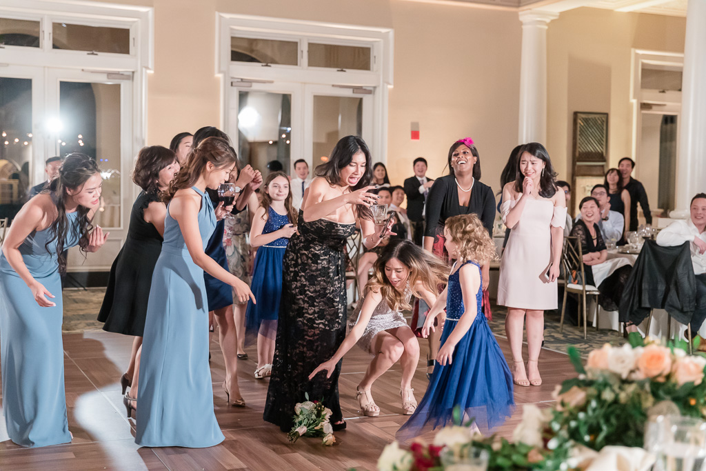 girls fighting for the bouquet