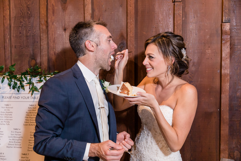 bride feeds grooms the yummy wedding cake