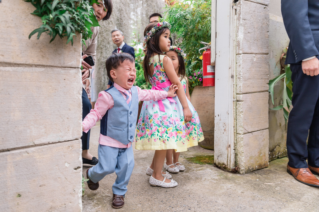 hilarious moment when ring bearer started crying and screaming down the aisle