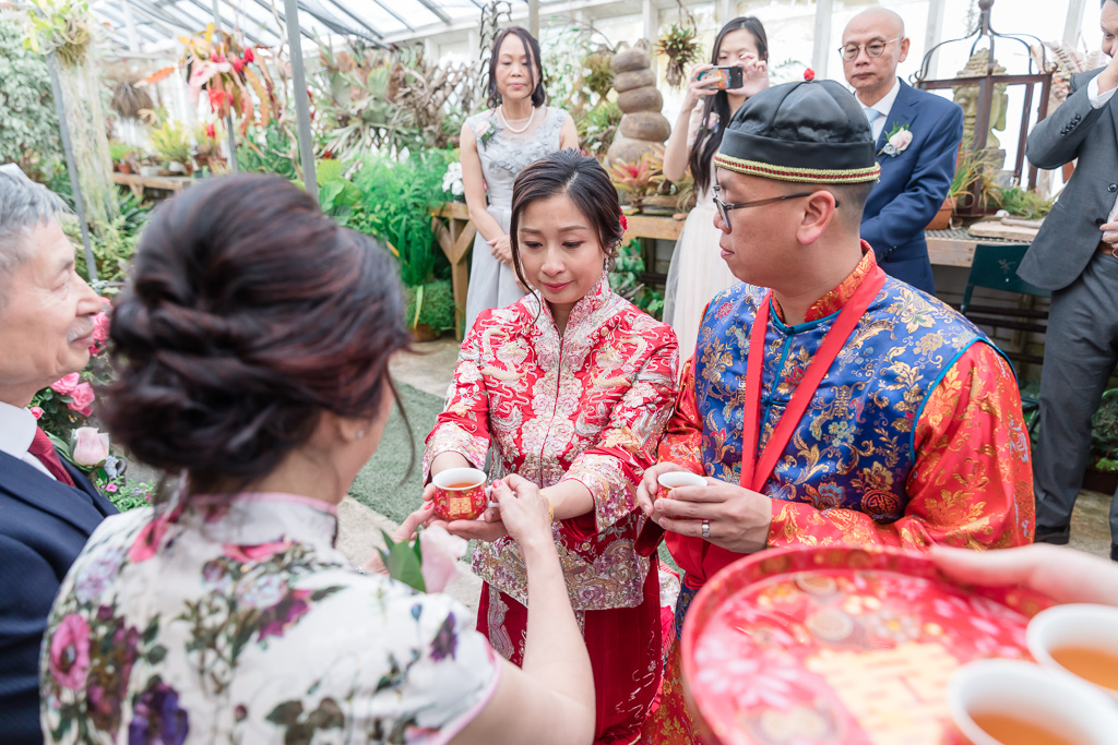 bride teared up when serving her mother the tea