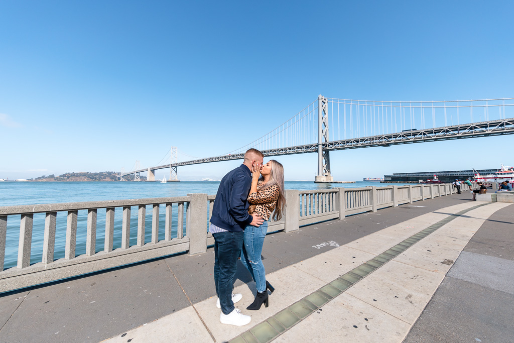 kissing in front of the iconic bridge