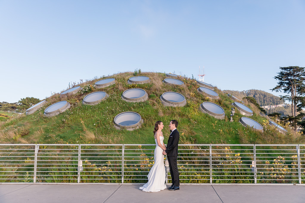 Cal Academy rooftop wedding photo