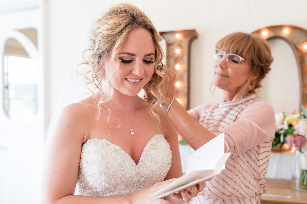 bride reading groom's sweet note before seeing each other