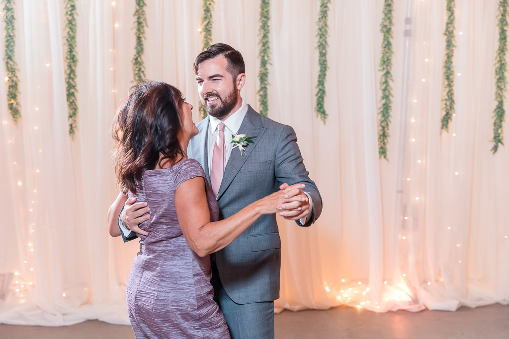 groom dancing with his mother