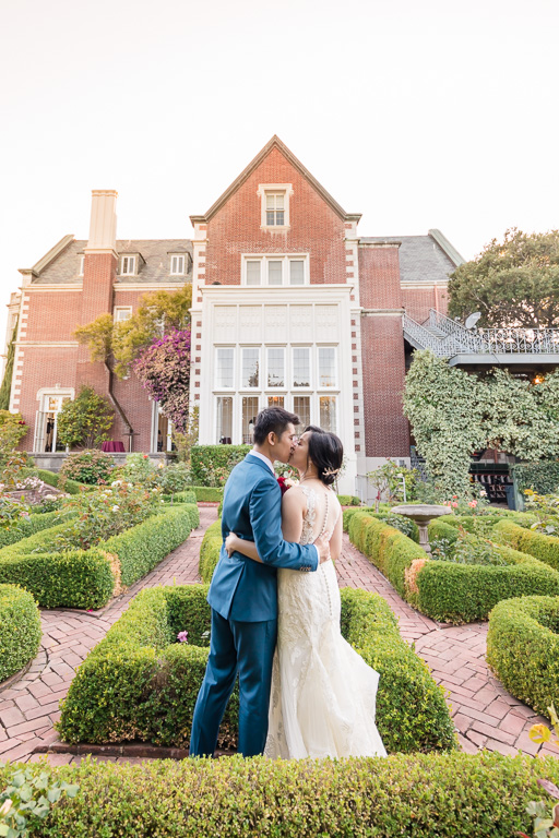 romantic and elegant Kohl Mansion outdoor wedding