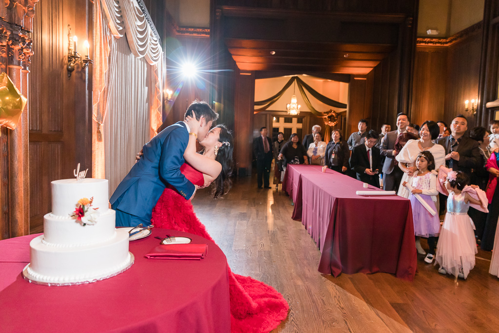 a dip and kiss after the cake cutting