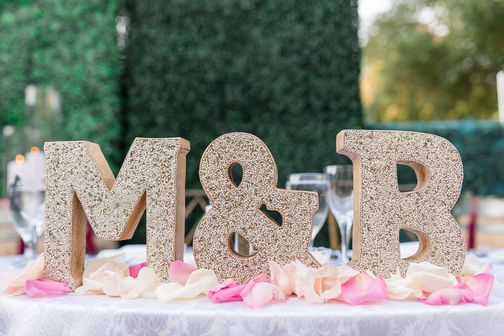 sweetheart table with M&B letters