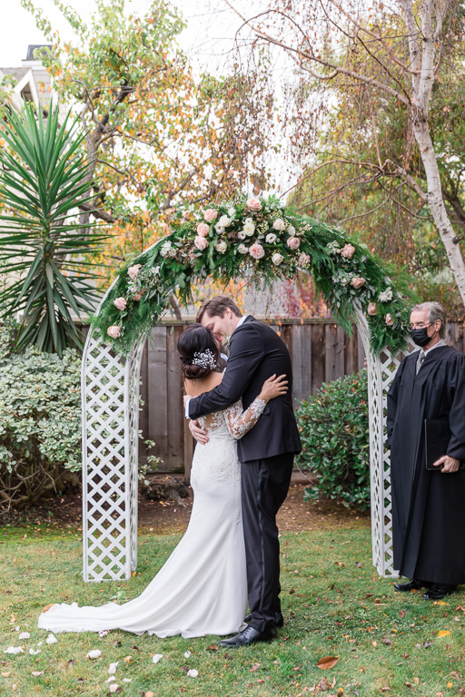 backyard wedding first kiss