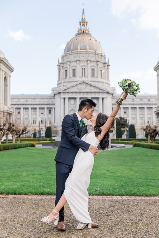 wedding photo in San Francisco City Hall outer courtyard