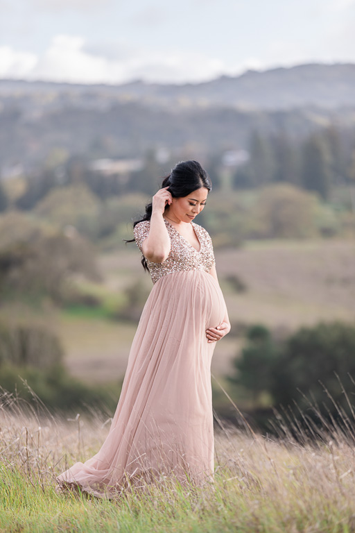 San Francisco dreamy maternity portrait on grassy field
