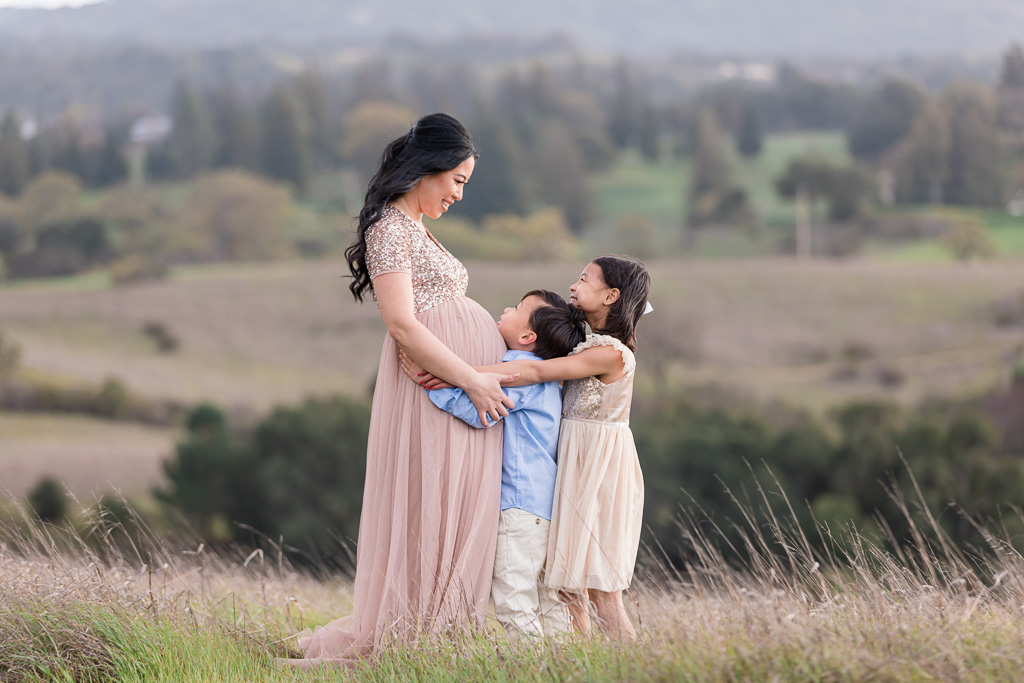 San Francisco sweet outdoor maternity family photo with the kids