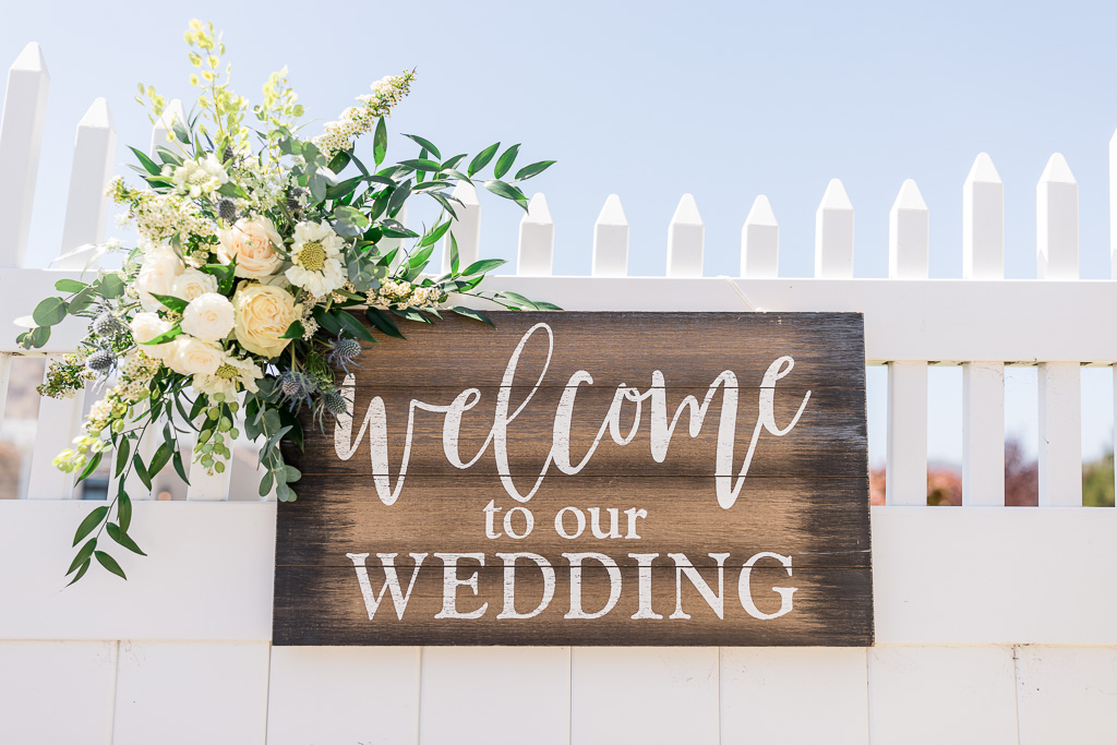 wooden welcome to our wedding sign