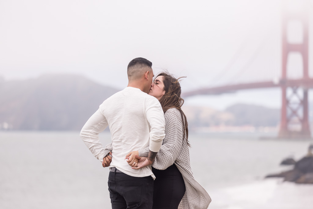 kiss at the Golden Gate Bridge