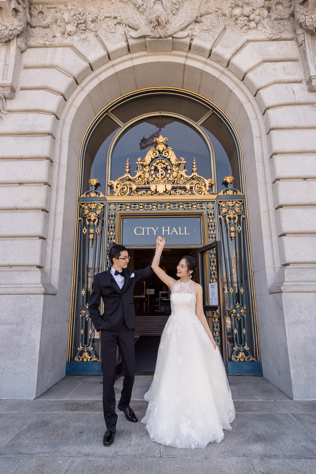 SF City Hall main entrance wedding photos