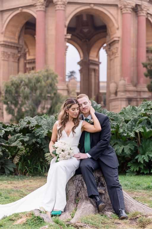 wedding photo at the tree stump in front of the Palace of Fine Arts