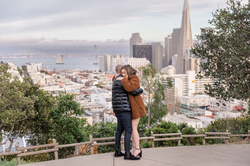 surprise proposal in front of the Transamerica Pyramid