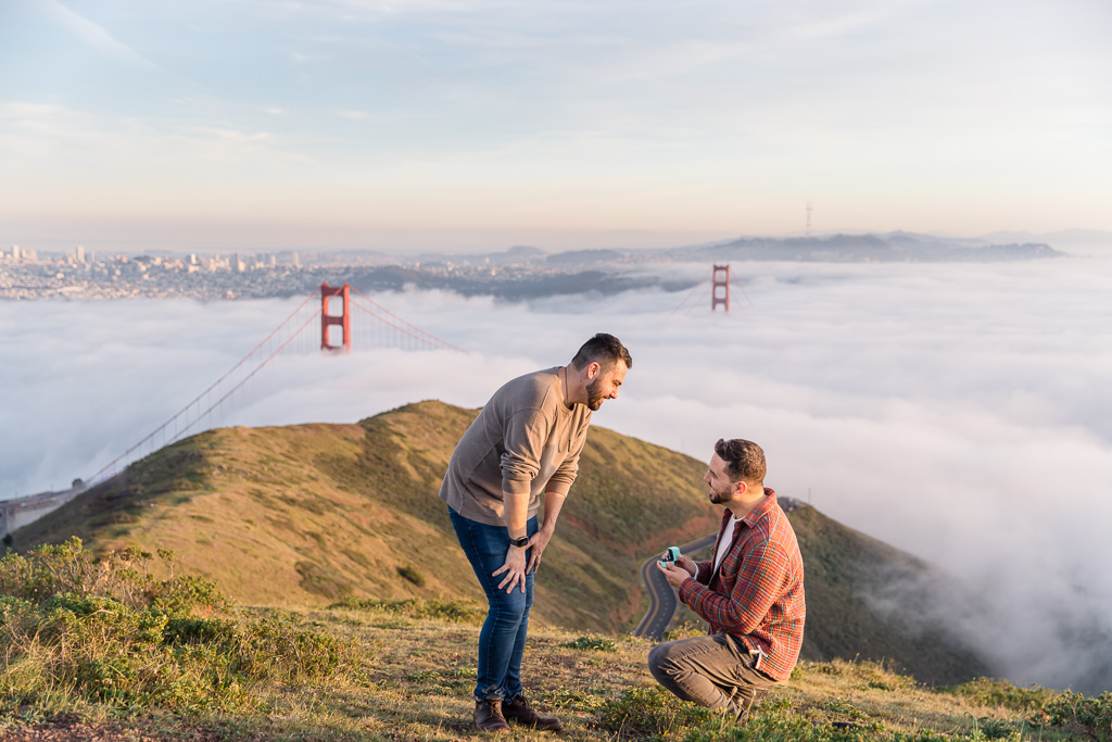 gay proposal above the clouds at the Golden Gate Bridge