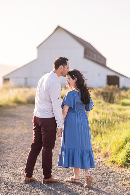 couple portrait in front of Giacomini Barn