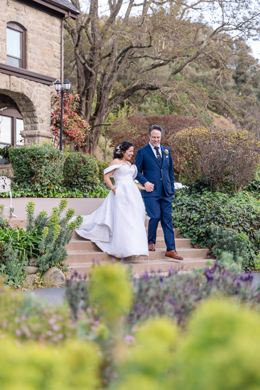Elliston Vineyards wedding photo in front of mansion