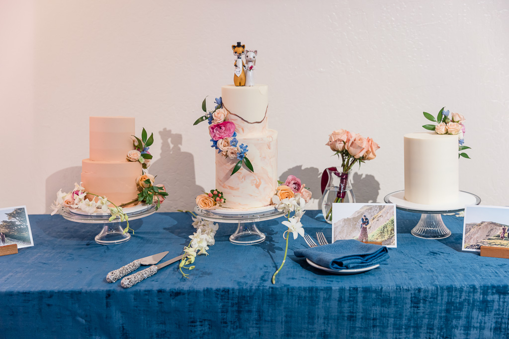 beautiful wedding cakes display