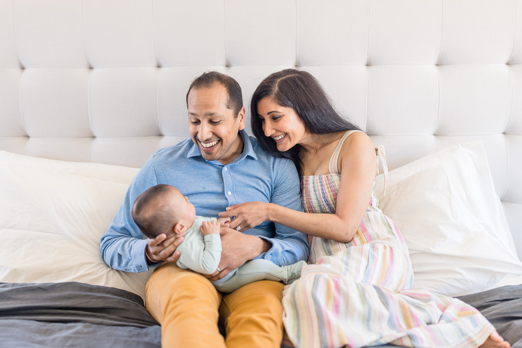 candid lifestyle in-home newborn photos in Oakland