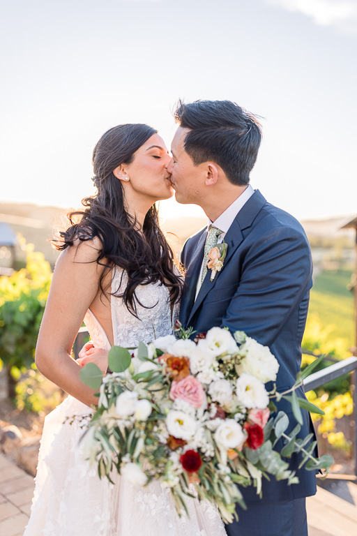 vineyard wedding kiss