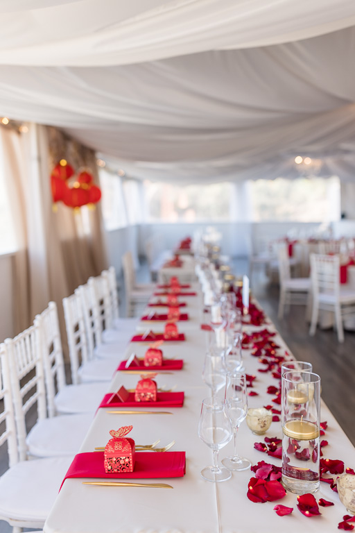 reception table red and gold decor